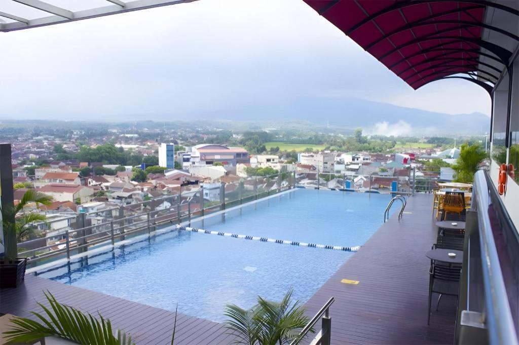 Java Lotus Hotel Jember Luaran gambar